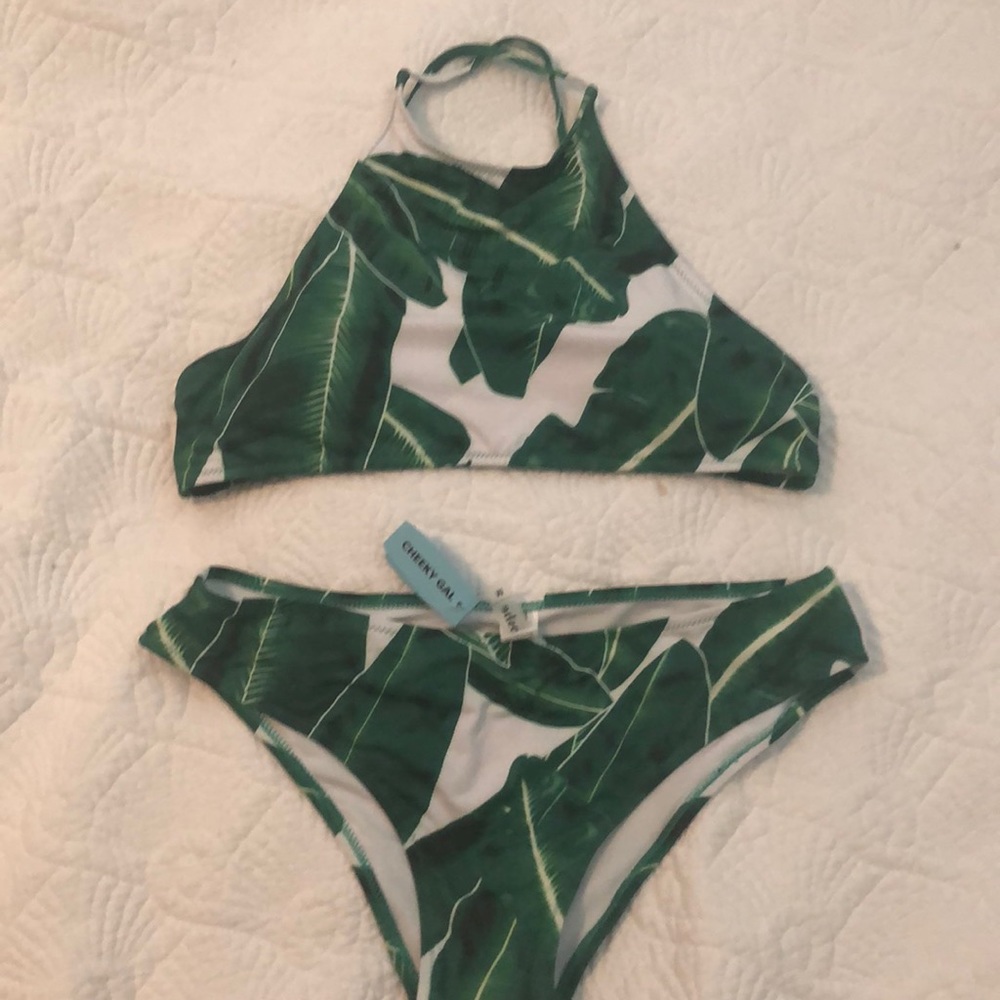 NWT Cupshe size medium palm leaves bikini